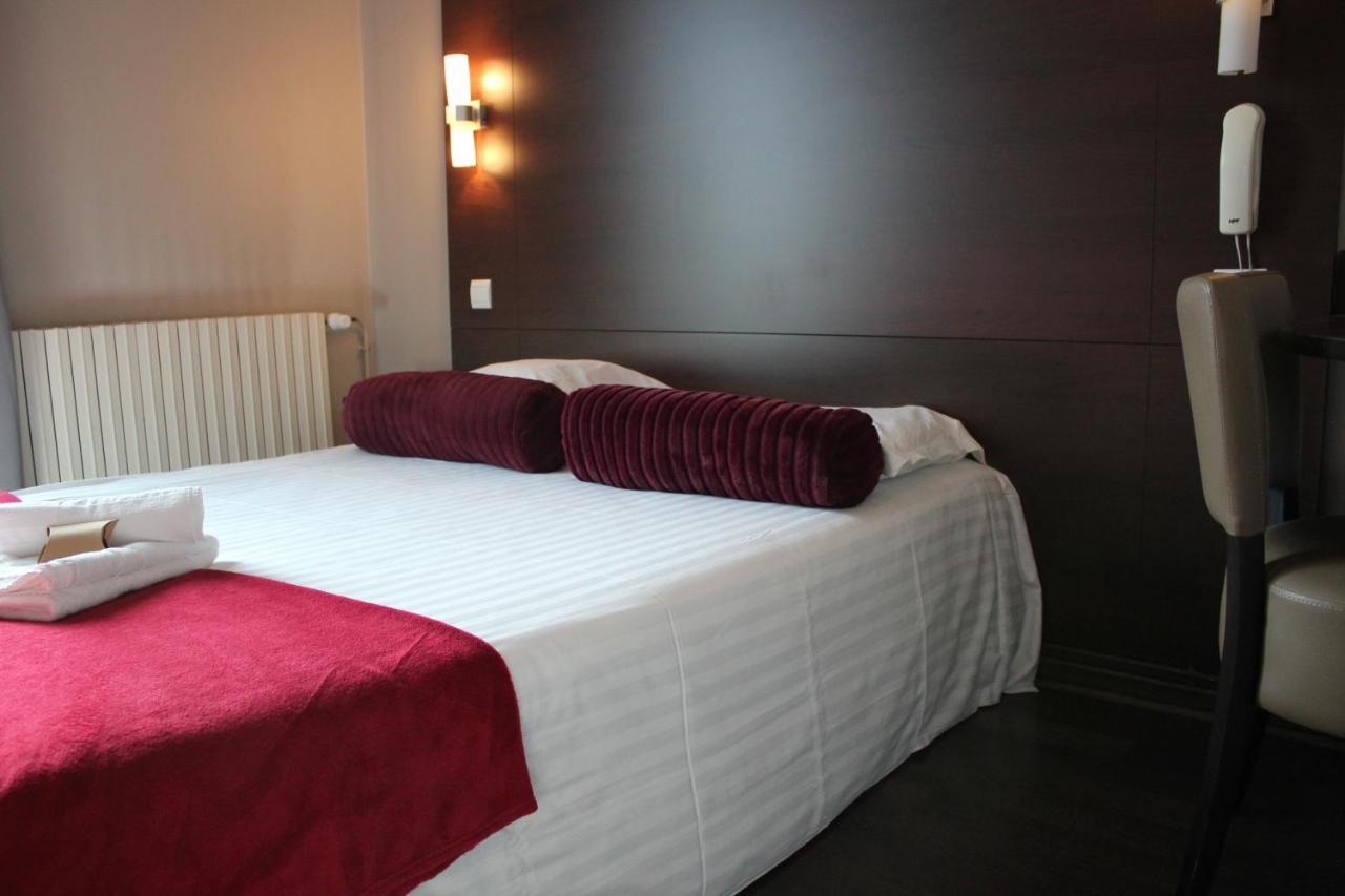 Hotel De La Beauronne Chancelade Екстериор снимка